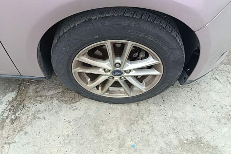 Used Ford Focus 2015 Sedan 1.6L Automatic Trend Model Right Front Wheel Hub