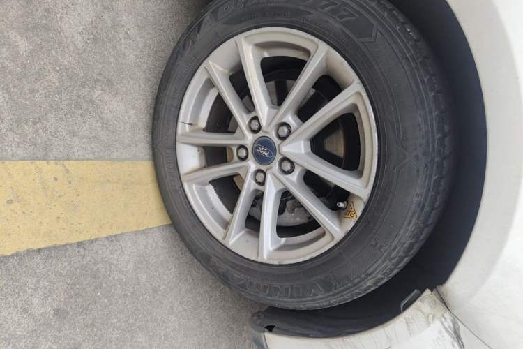 Used Ford Focus 2015 Sedan EcoBoost 180 Automatic Elite Model Right Front Wheel Hub
