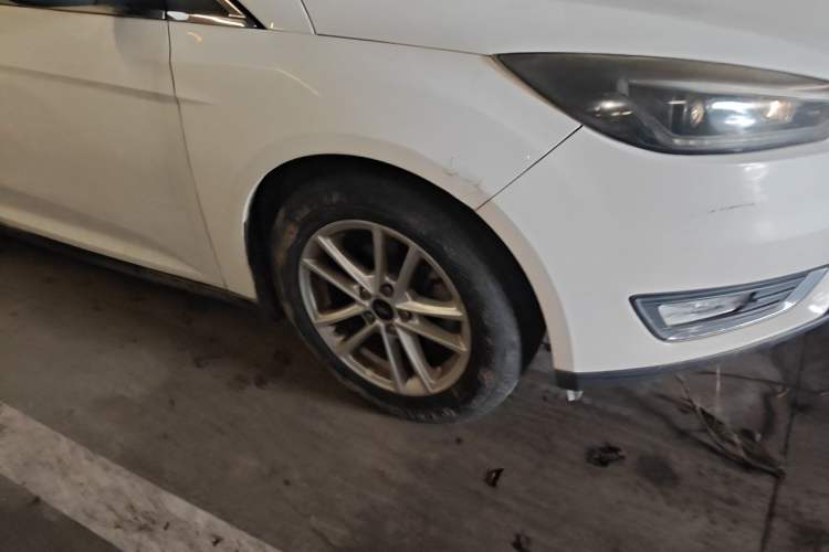 Used Ford Focus 2015 Sedan 1.6L Manual Fashion Edition Right Front Wheel Hub