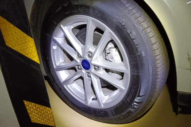 Used Ford Focus 2015 Hatchback EcoBoost 180 Automatic Elite Model Right Front Wheel Hub