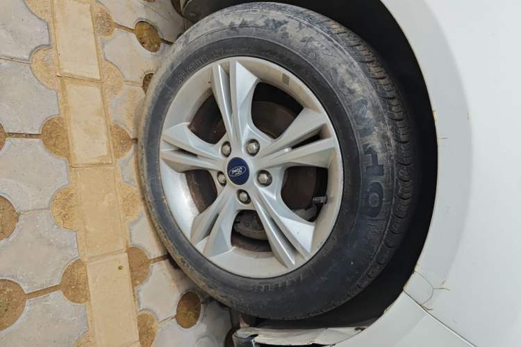 Used Ford Focus 2015 Hatchback 1.6L Manual Comfort Edition Right Front Wheel Hub