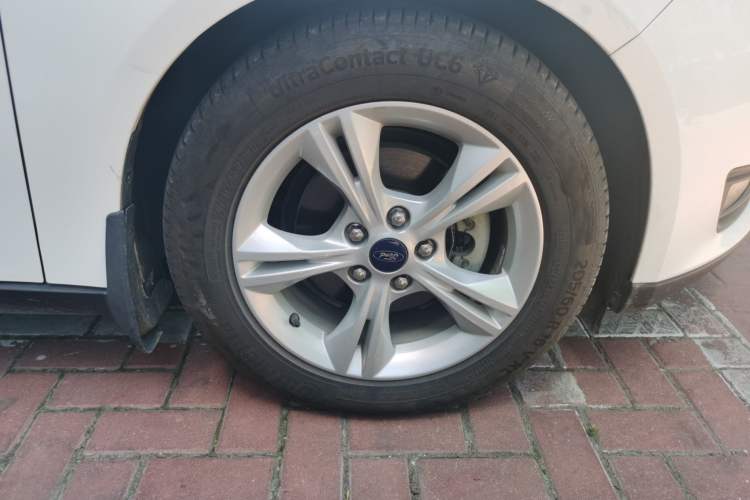 Used Ford Focus 2015 Hatchback 1.6L Automatic Comfort Model Right Front Wheel Hub