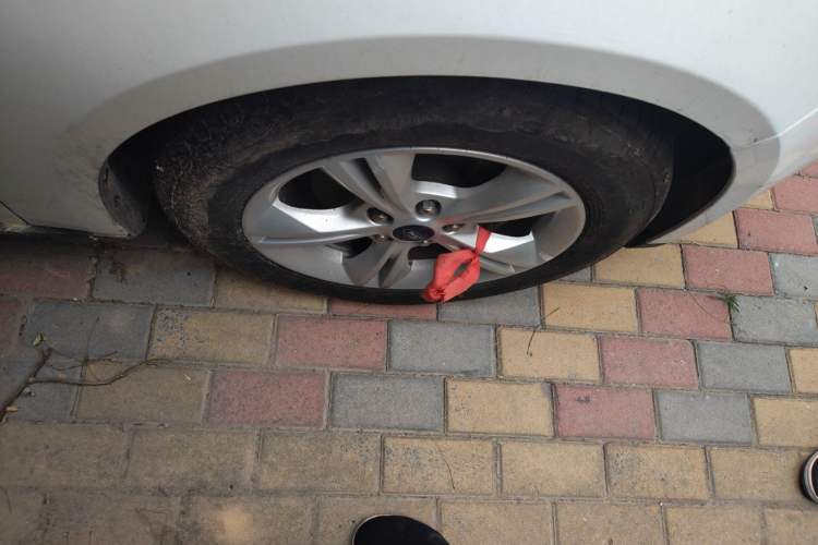 Used Ford Focus 2015 Hatchback 1.6L Automatic Comfort Model Right Front Wheel Hub