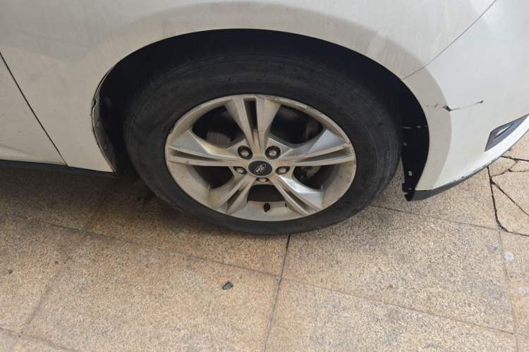 Used Ford Focus 2015 Sedan 1.6L Automatic Comfort Model Right Front Wheel Hub