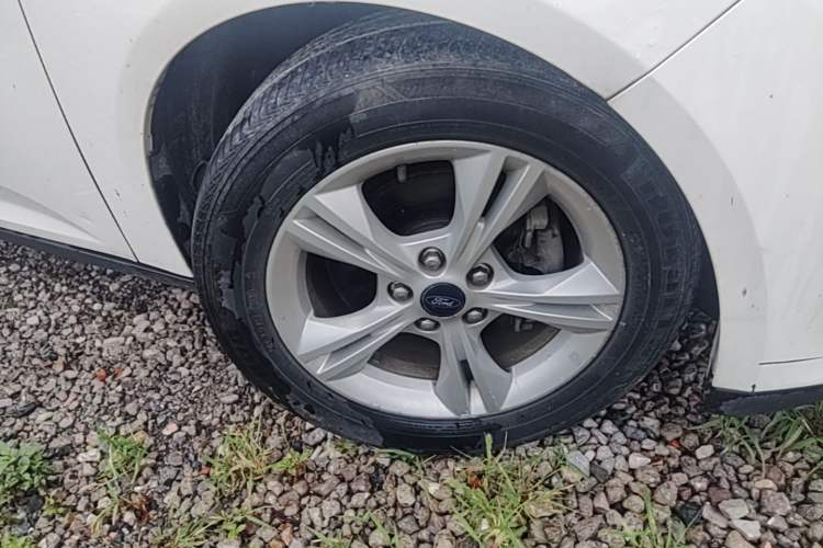 Used Ford Focus 2015 Sedan 1.6L Manual Comfort Model Right Front Wheel Hub