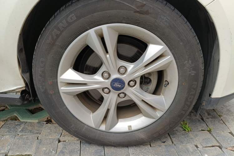 Used Ford Focus 2015 Hatchback 1.6L Automatic Comfort Model Right Front Wheel Hub