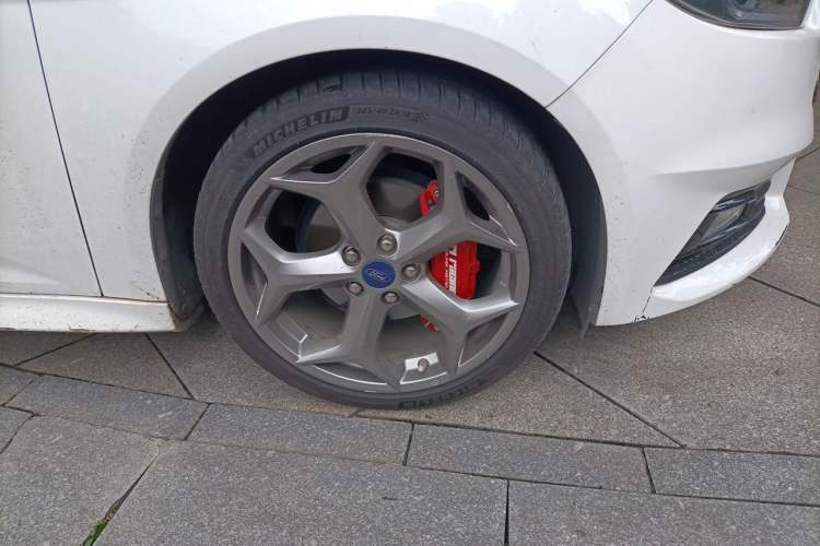 Used Ford Focus 2015 Hatchback EcoBoost 180 Automatic Sport Model Right Front Wheel Hub