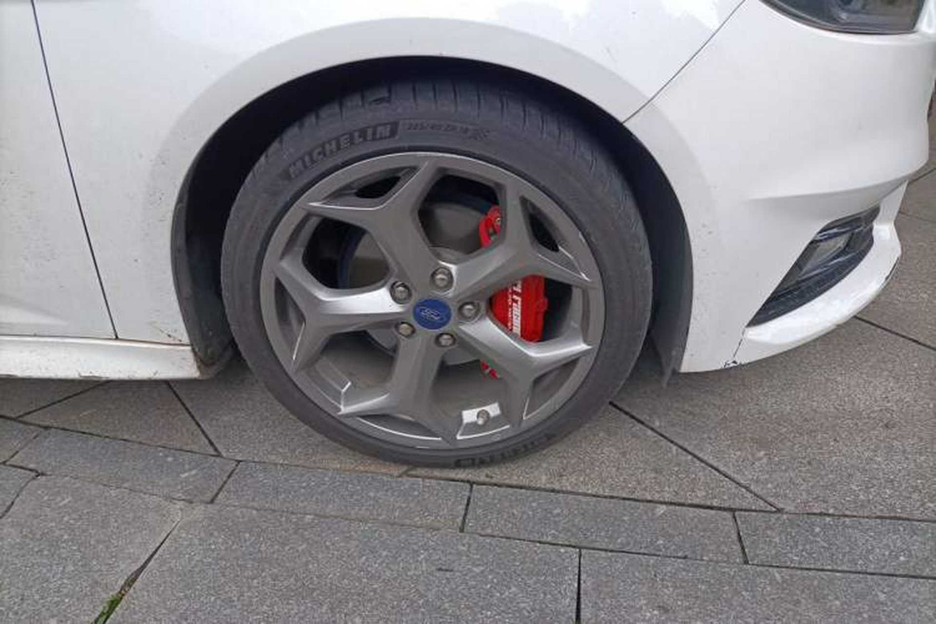 Used Ford Focus 2015 Hatchback EcoBoost 180 Automatic Sport Model Right Front Wheel Hub