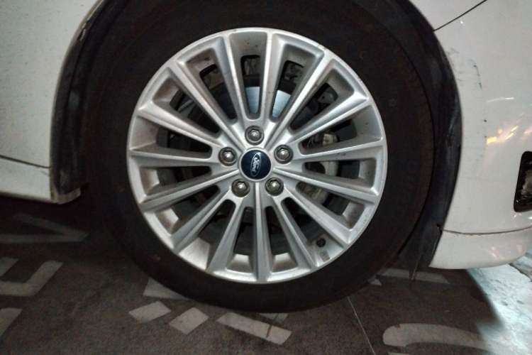 Used Ford Focus 2015 Hatchback EcoBoost 180 Automatic Sport Model Right Front Wheel Hub