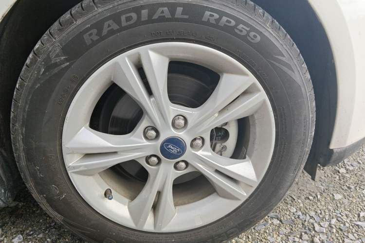 Used Ford Focus 2015 Hatchback 1.6L Automatic Comfort Model Right Front Wheel Hub