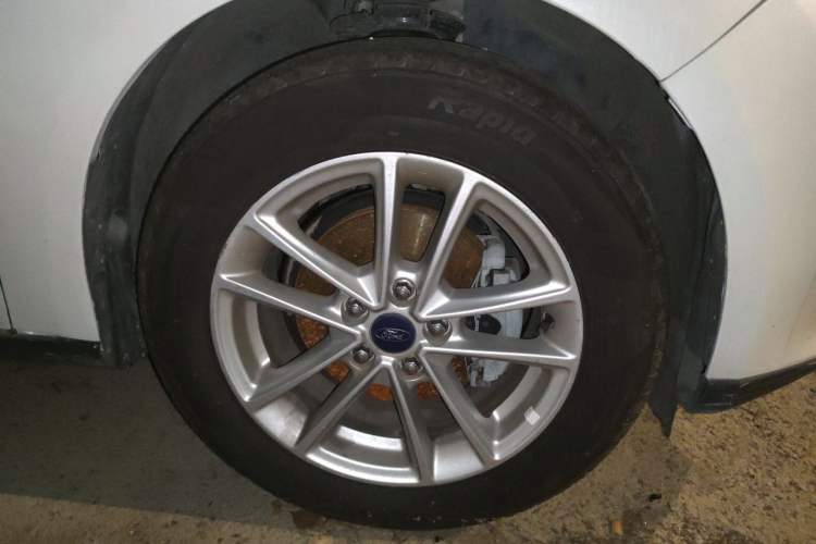 Used Ford Focus 2015 Hatchback EcoBoost 180 Automatic Elite Model Right Front Wheel Hub