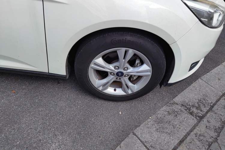 Used Ford Focus 2015 Hatchback 1.6L Automatic Comfort Model Right Front Wheel Hub