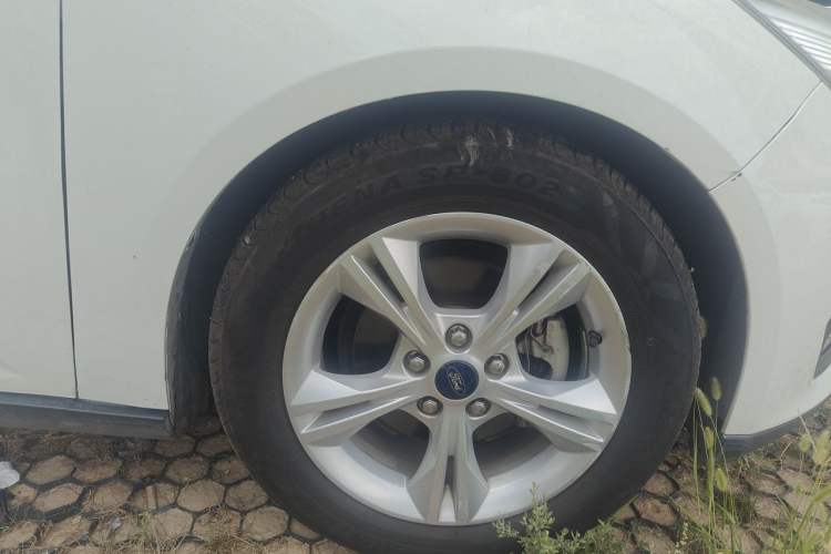 Used Ford Focus 2015 Hatchback 1.6L Automatic Comfort Model Right Front Wheel Hub