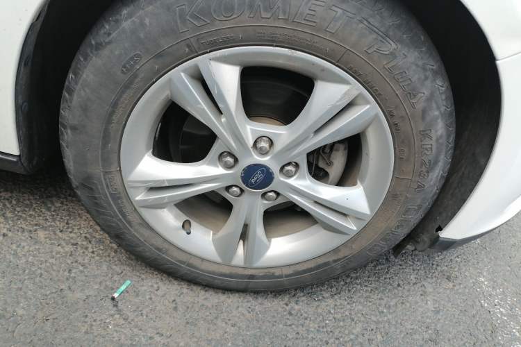 Used Ford Focus 2015 Hatchback 1.6L Automatic Comfort Model Right Front Wheel Hub