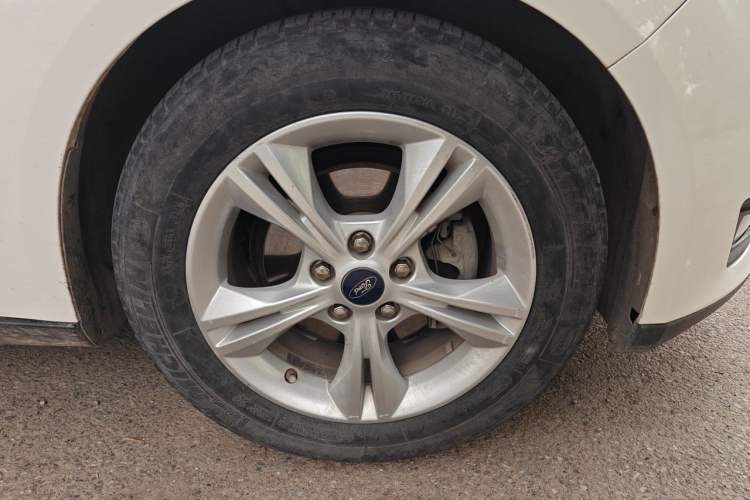 Used Ford Focus 2015 Hatchback 1.6L Automatic Comfort Model Right Front Wheel Hub