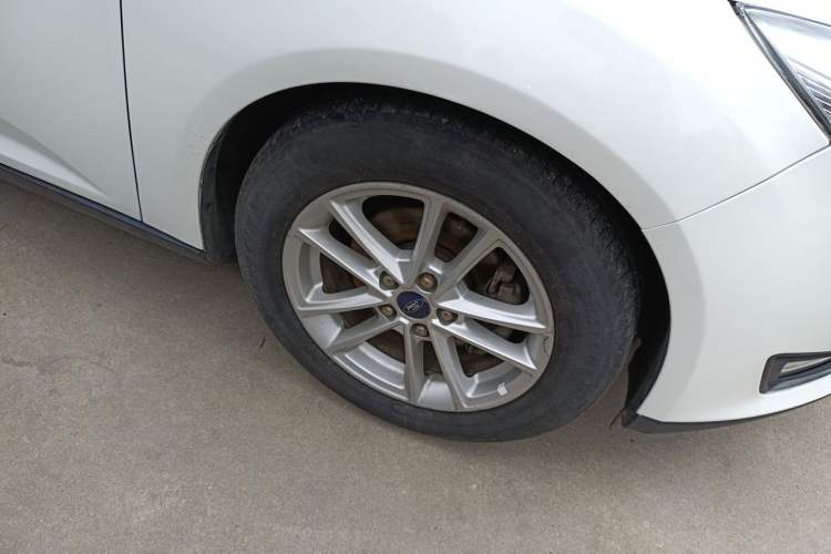 Used Ford Focus 2015 Hatchback 1.6L Automatic Fashion Edition Right Front Wheel Hub