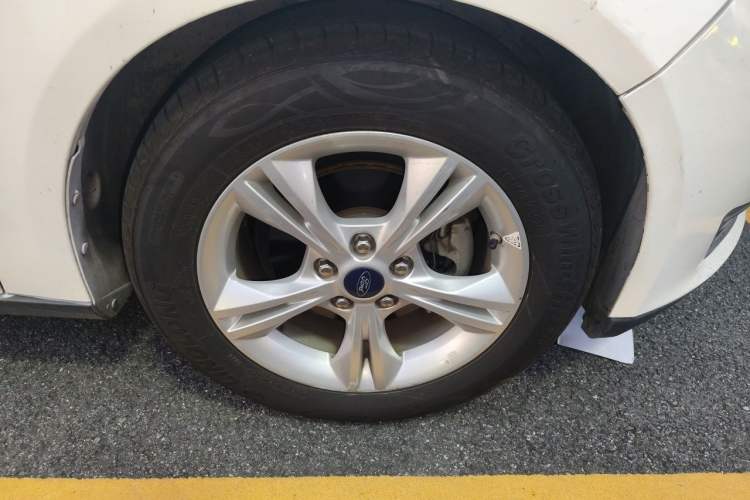Used Ford Focus 2015 Hatchback 1.6L Automatic Comfort Model Right Front Wheel Hub