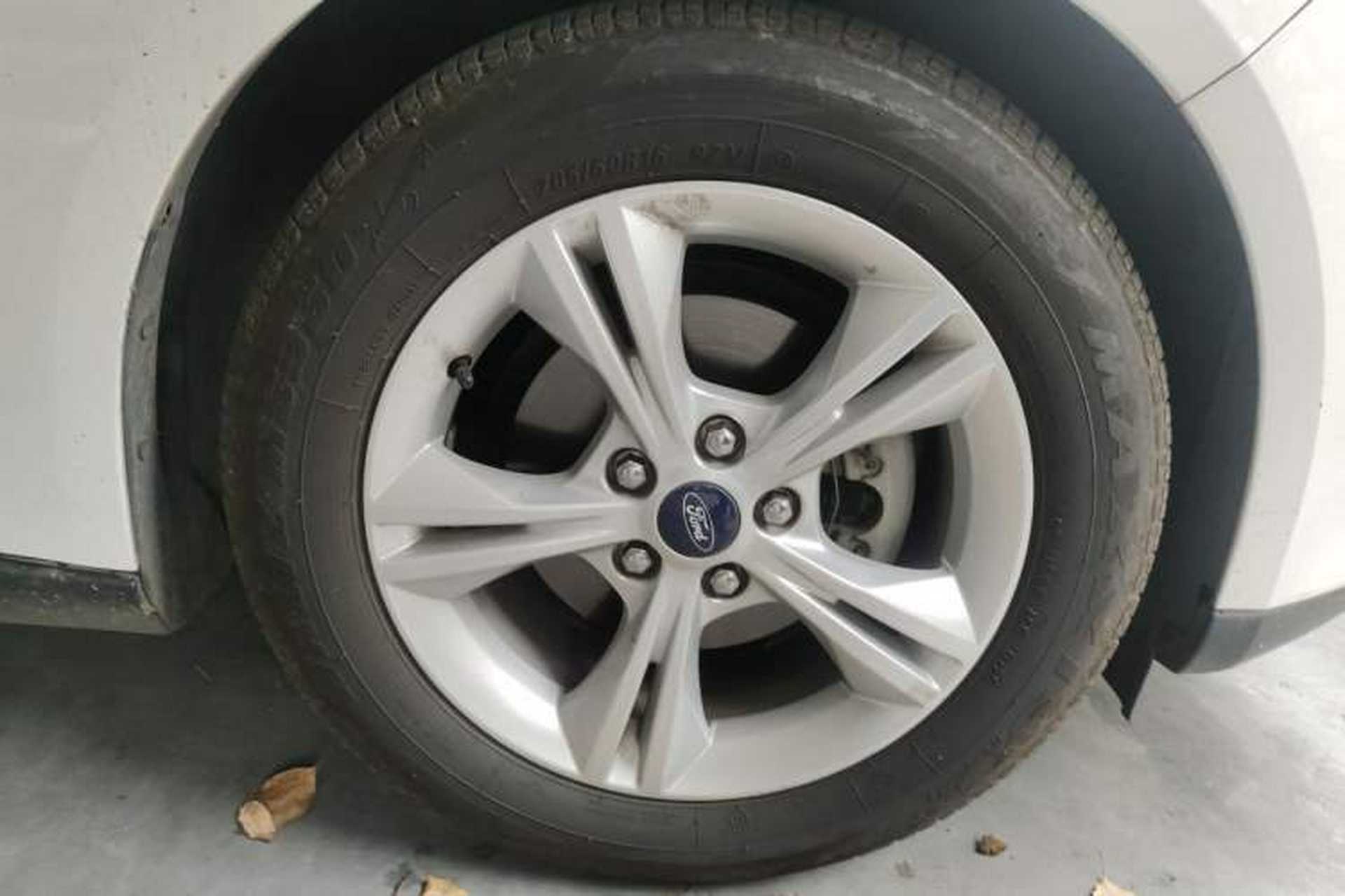 Used Ford Focus 2015 Sedan 1.6L Automatic Comfort Model Right Front Wheel Hub