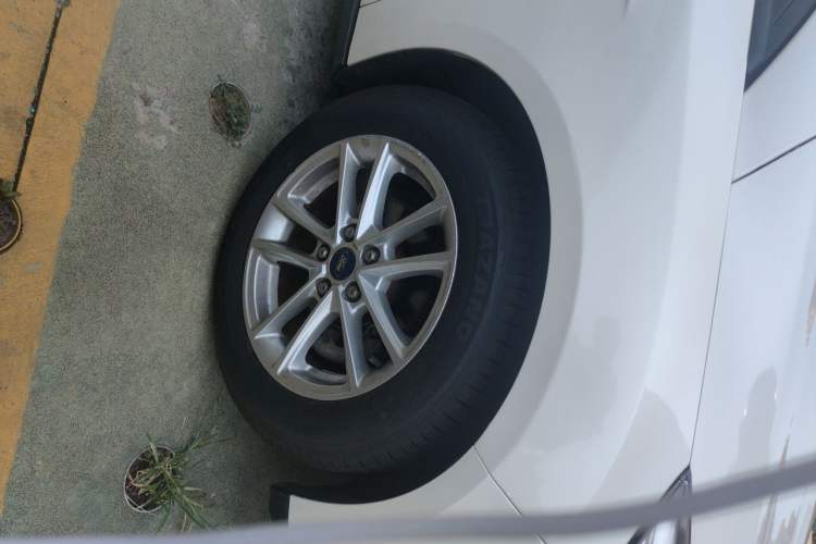 Used Ford Focus 2015 Sedan 1.6L Automatic Trend Model Right Front Wheel Hub