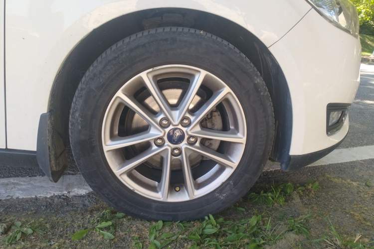 Used Ford Focus 2015 Hatchback EcoBoost 180 Automatic Elite Model Right Front Wheel Hub