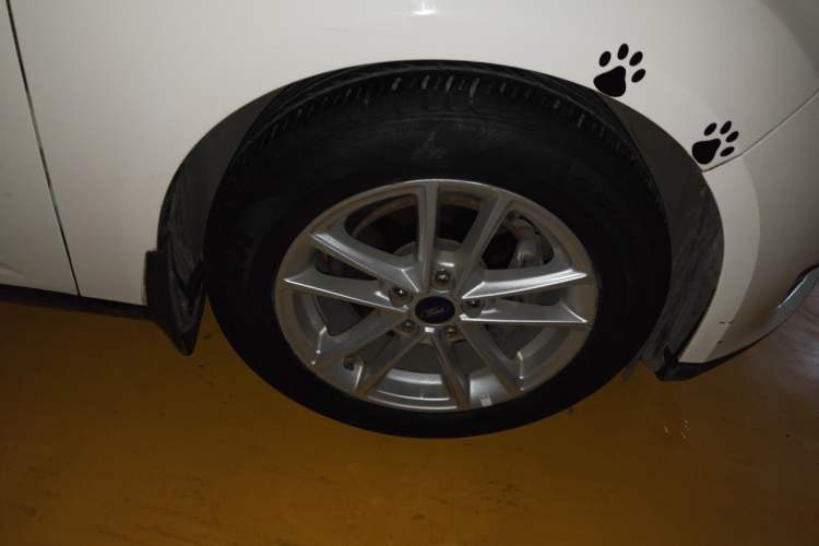 Used Ford Focus 2015 Sedan EcoBoost 180 Automatic Elite Model Right Front Wheel Hub