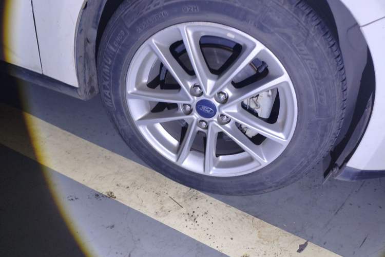 Used Ford Focus 2015 Sedan 1.6L Automatic Trend Model Right Front Wheel Hub