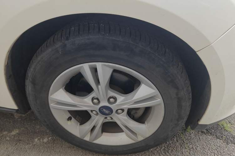 Used Ford Focus 2015 Sedan 1.6L Manual Comfort Model Right Front Wheel Hub