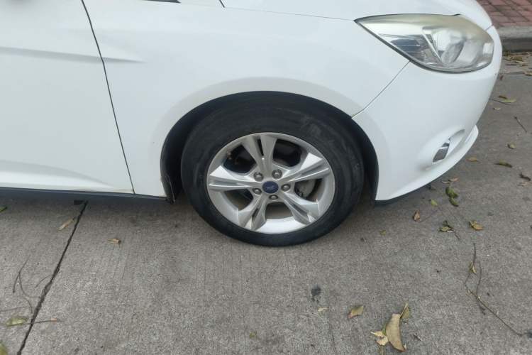 Used Ford Focus 2015 Hatchback 1.6L Automatic Fashion Edition Right Front Wheel Hub
