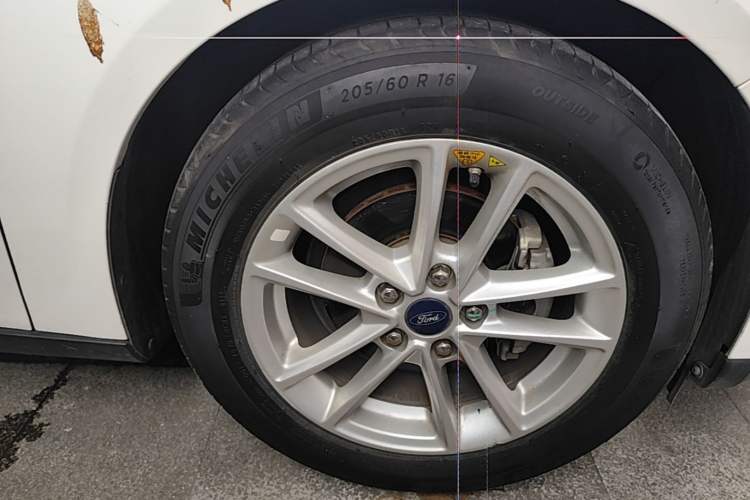 Used Ford Focus 2015 Hatchback 1.6L Automatic Fashion Edition Right Front Wheel Hub