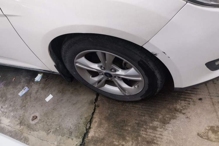 Used Ford Focus 2015 Sedan 1.6L Manual Comfort Model Right Front Wheel Hub