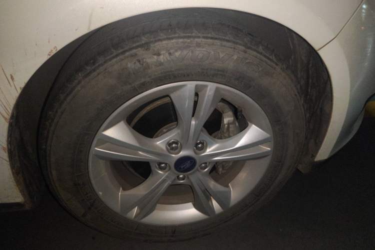 Used Ford Focus 2015 Sedan 1.6L Automatic Comfort Model Right Front Wheel Hub