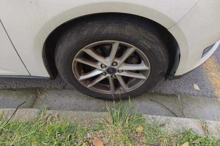 Used Ford Focus 2015 Hatchback EcoBoost 180 Automatic Elite Model Right Front Wheel Hub