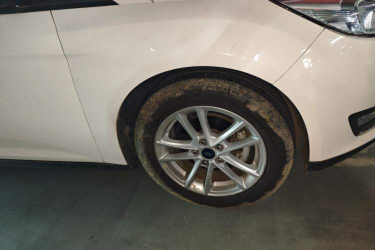 Used Ford Focus 2015 Hatchback 1.6L Automatic Fashion Edition Right Front Wheel Hub