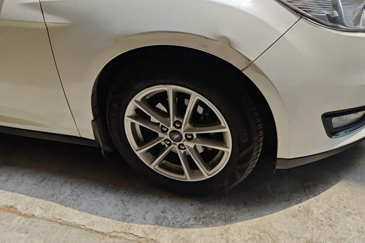 Used Ford Focus 2015 Sedan EcoBoost 125 Automatic Supreme Style Edition Right Front Wheel Hub
