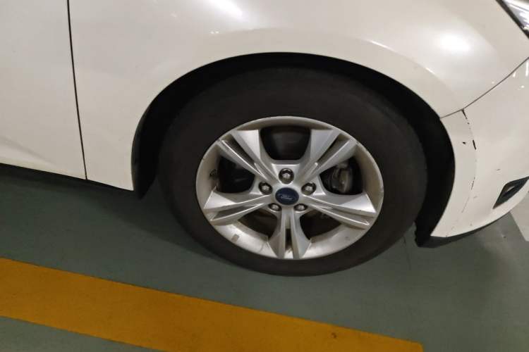 Used Ford Focus 2015 Hatchback 1.6L Automatic Comfort Model Right Front Wheel Hub