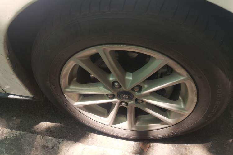 Used Ford Focus 2015 Sedan 1.6L Automatic Trend Model Right Front Wheel Hub