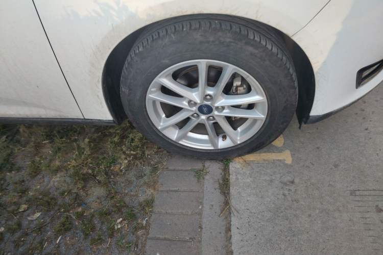 Used Ford Focus 2015 Hatchback 1.6L Manual Fashion Edition Right Front Wheel Hub