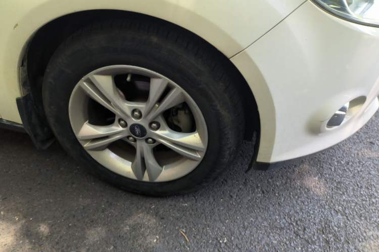 Used Ford Focus 2015 Hatchback 1.6L Automatic Fashion Edition Right Front Wheel Hub