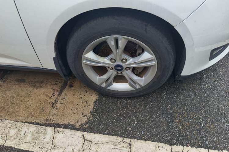 Used Ford Focus 2015 Sedan 1.6L Automatic Comfort Model Right Front Wheel Hub