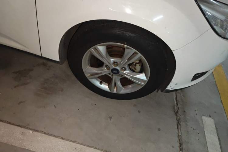 Used Ford Focus 2015 Sedan 1.6L Manual Comfort Model Right Front Wheel Hub