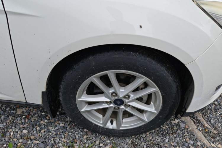 Used Ford Focus 2015 Sedan 1.6L Automatic Trend Model Right Front Wheel Hub