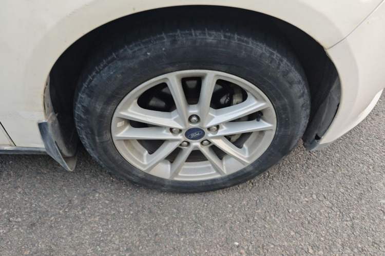 Used Ford Focus 2015 Sedan 1.6L Automatic Trend Model Right Front Wheel Hub