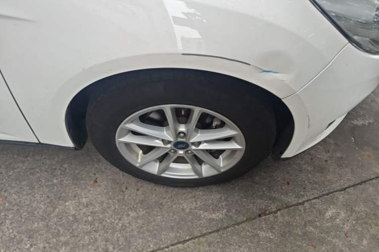 Used Ford Focus 2015 Sedan 1.6L Automatic Trend Model Right Front Wheel Hub
