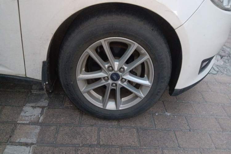 Used Ford Focus 2015 Hatchback 1.6L Automatic Fashion Edition Right Front Wheel Hub