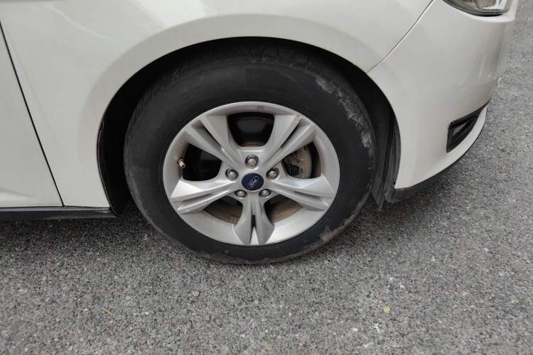 Used Ford Focus 2015 Sedan 1.6L Automatic Comfort Model Right Front Wheel Hub