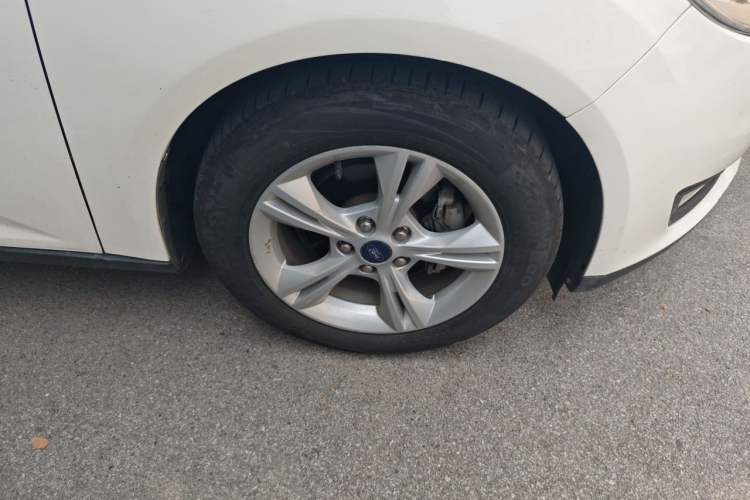 Used Ford Focus 2015 Hatchback 1.6L Manual Comfort Edition Right Front Wheel Hub