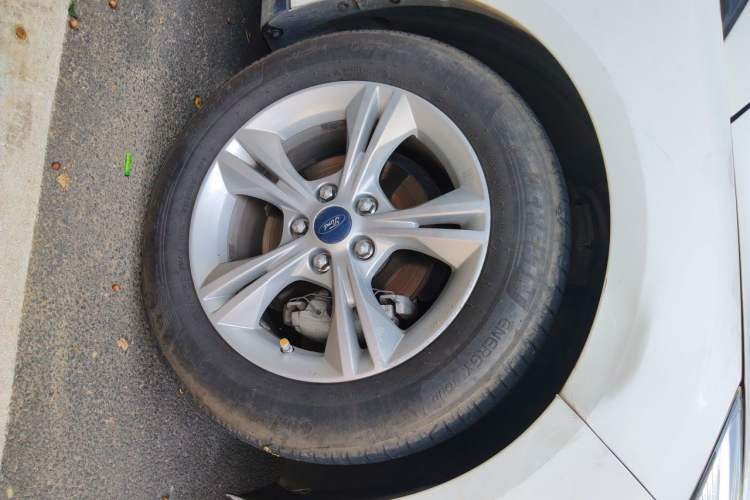 Used Ford Focus 2015 Hatchback 1.6L Automatic Comfort Model Right Front Wheel Hub
