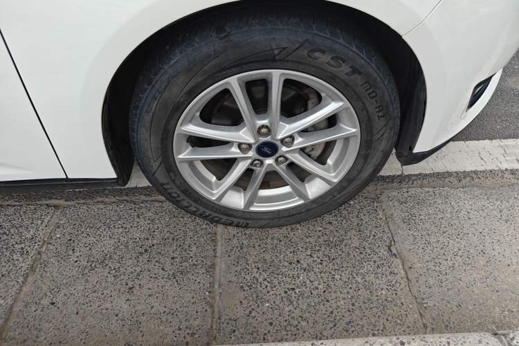 Used Ford Focus 2015 Hatchback 1.6L Automatic Fashion Edition Right Front Wheel Hub