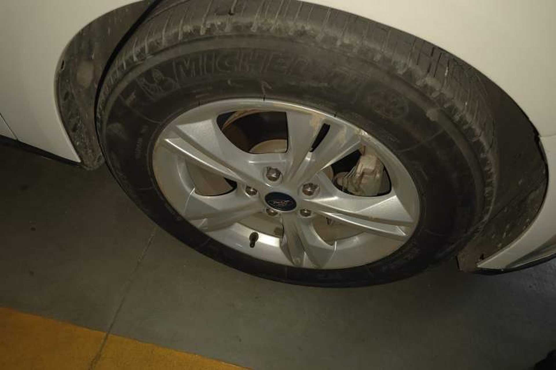 Used Ford Focus 2015 Sedan 1.6L Automatic Comfort Model Right Front Wheel Hub