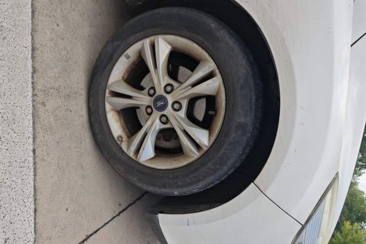 Used Ford Focus 2015 Sedan 1.6L Manual Comfort Model Right Front Wheel Hub